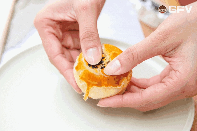 喜逢中秋加國(guó)慶，月圓家圓就團(tuán)圓