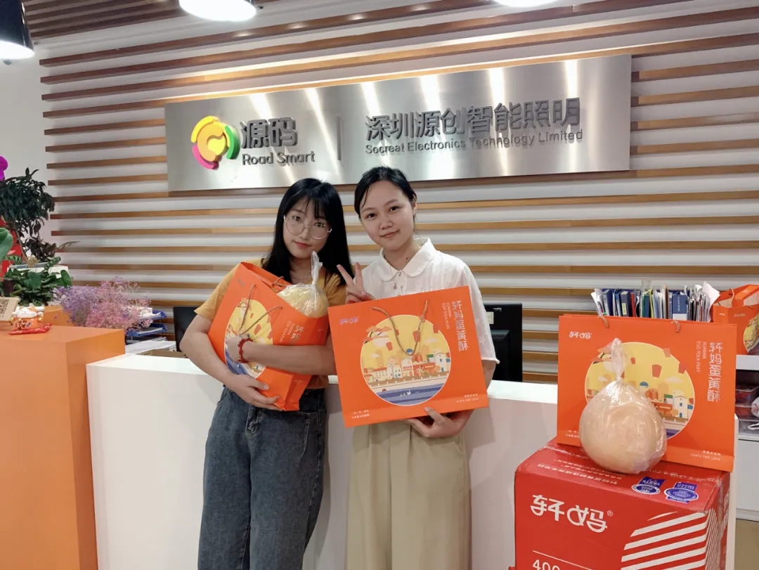 喜逢中秋加國(guó)慶，月圓家圓就團(tuán)圓