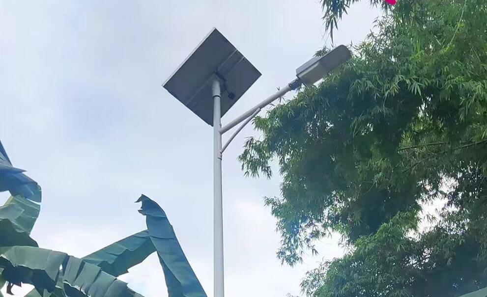 太陽能庭院燈離網光伏系統如何解決雨天